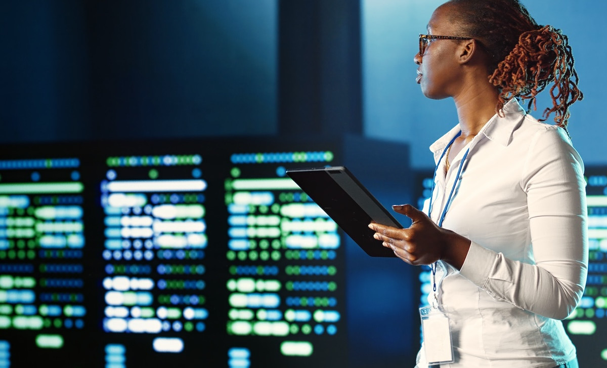 ASL Roma 1's implementation of an advanced security operation center called HyperSOC allows it to convert its cybersecurity approach from reactive to proactive, ensuring effective management of cyber threats. The adoption of this safeguard has led to a significant reduction in security incidents, despite the growing number of attacks at national and European level, because of the continuous monitoring of the attack surface of the infrastructure, which guarantees a higher level of security than other peers in the sector.