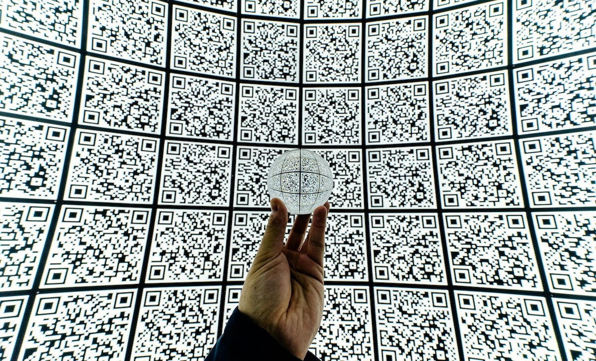 In an increasingly interconnected and constantly evolving healthcare environment, there are numerous cybersecurity challenges that hospitals must face to guarantee patients high-quality health services, avoid interruptions in supply, optimize the use of devices, and effectively manage cyber risks. These challenges require the use of cutting-edge technologies and real-time availability of diverse data and information.